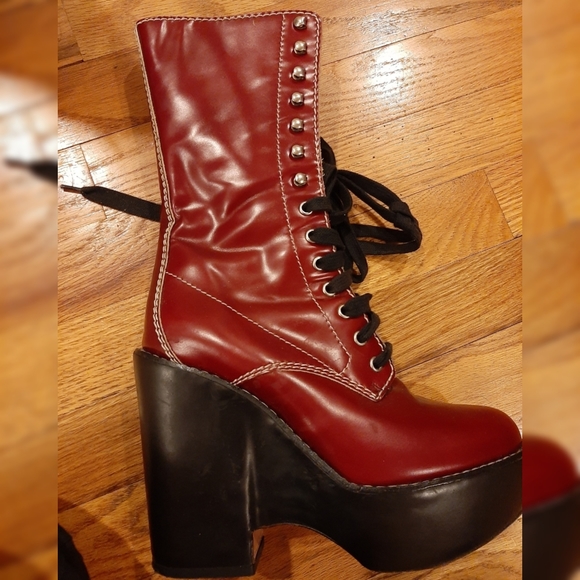 Chloe Platform Boots - Picture 7 of 11
